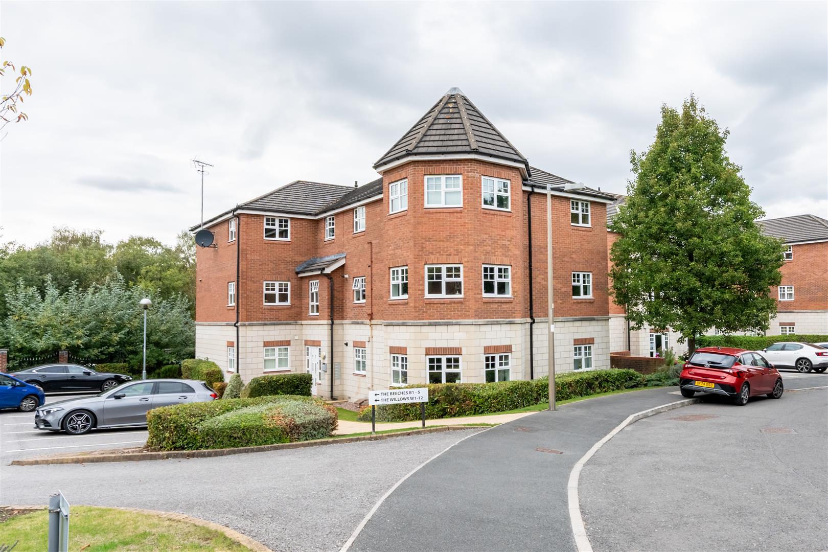 2 bedroom  Flat for Sale in Kingsmead